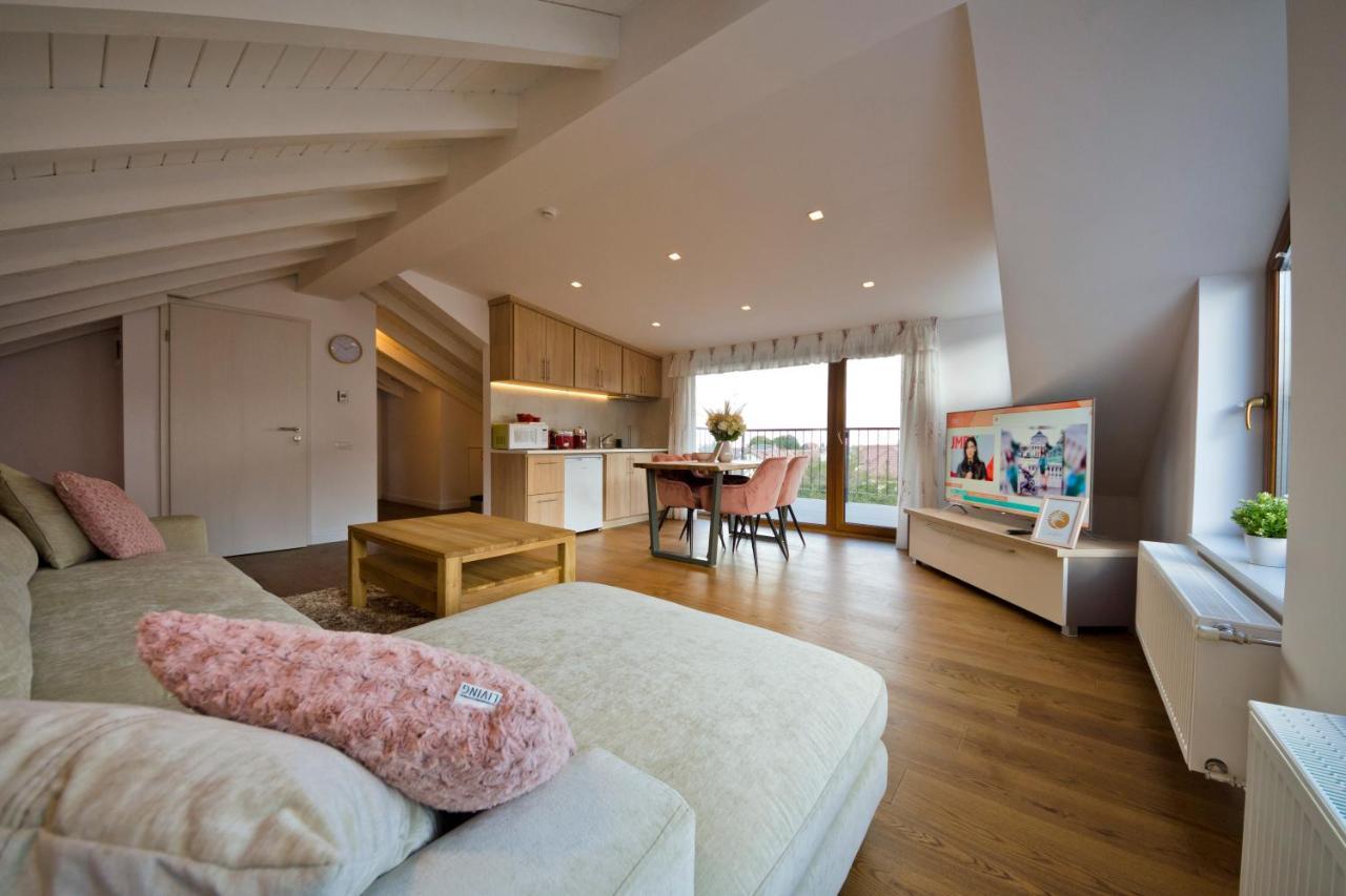 Apartaments Rîşnov Esterno foto