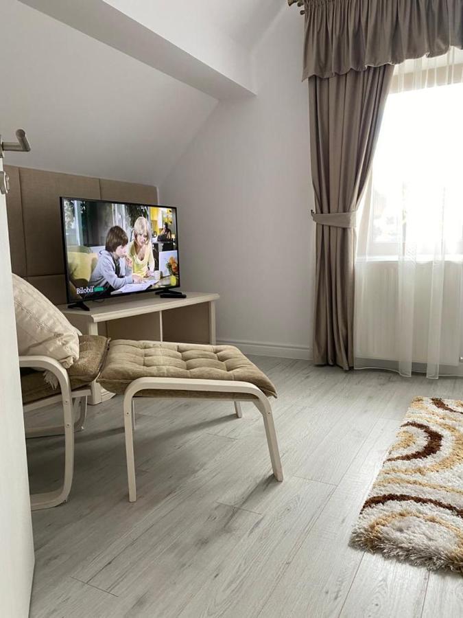 Apartaments Rîşnov Esterno foto