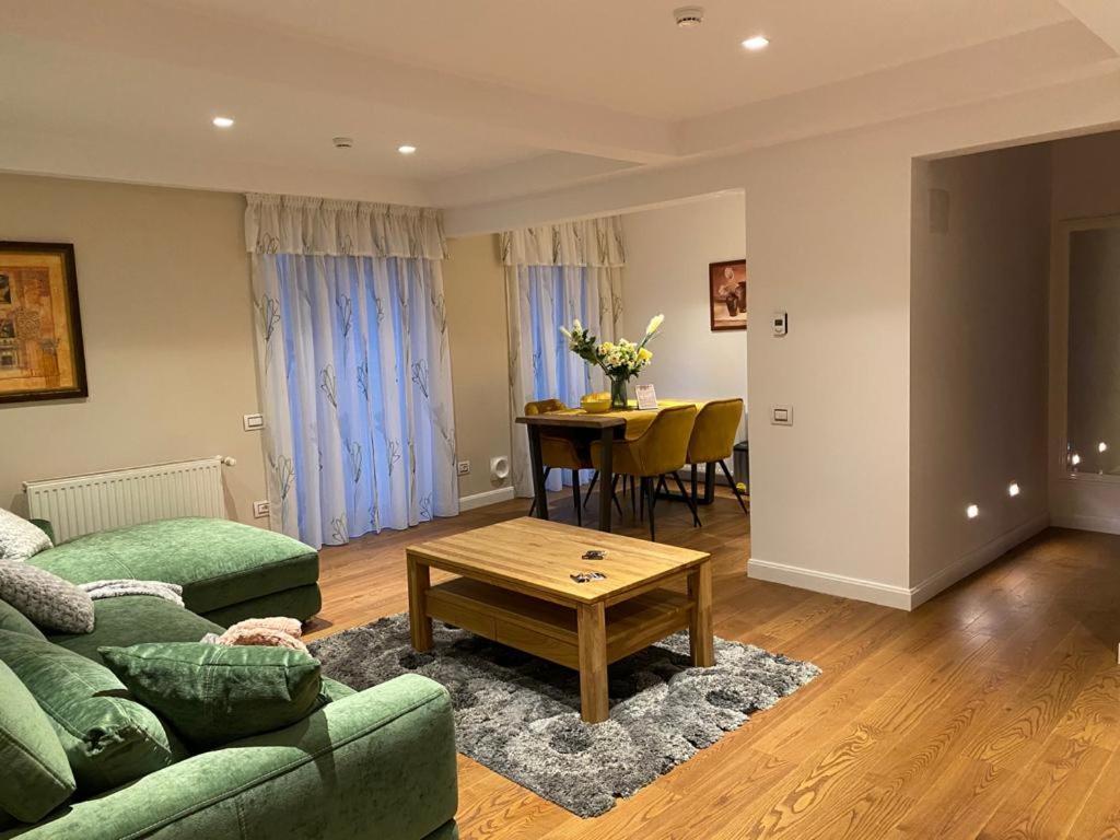 Apartaments Rîşnov Esterno foto