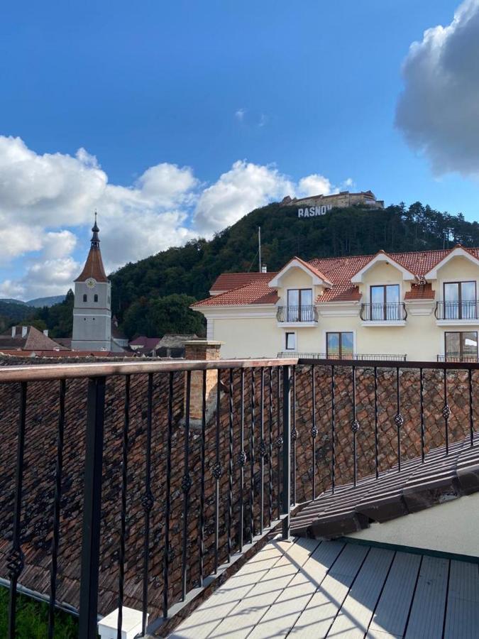 Apartaments Rîşnov Esterno foto