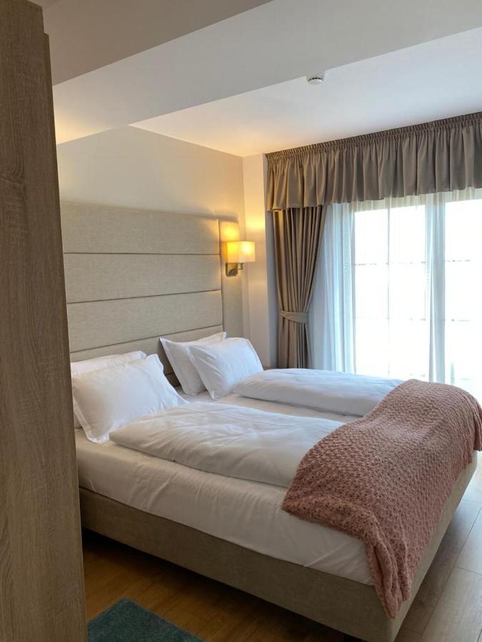 Apartaments Rîşnov Esterno foto