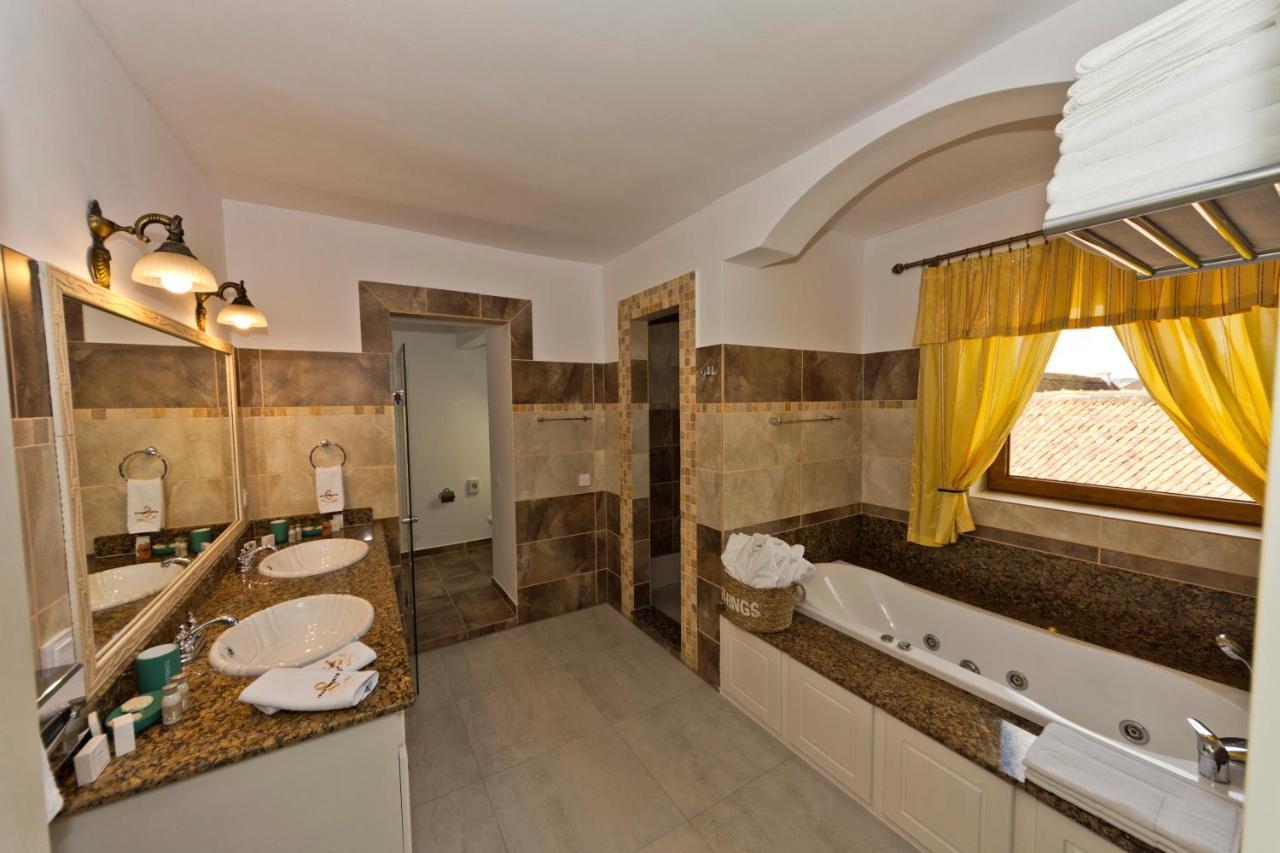 Apartaments Rîşnov Esterno foto