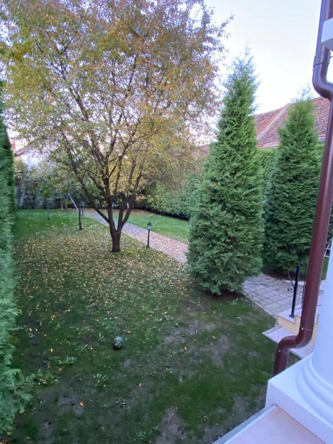 Apartaments Rîşnov Esterno foto